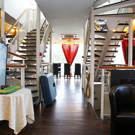 Exigehome-large Houseboat With Rooftop And Near Paris-celine Dion Saint-Cloud