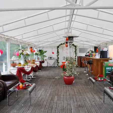 Exigehome-large Houseboat With Rooftop And Near Paris-celine Dion Botel Saint-Cloud